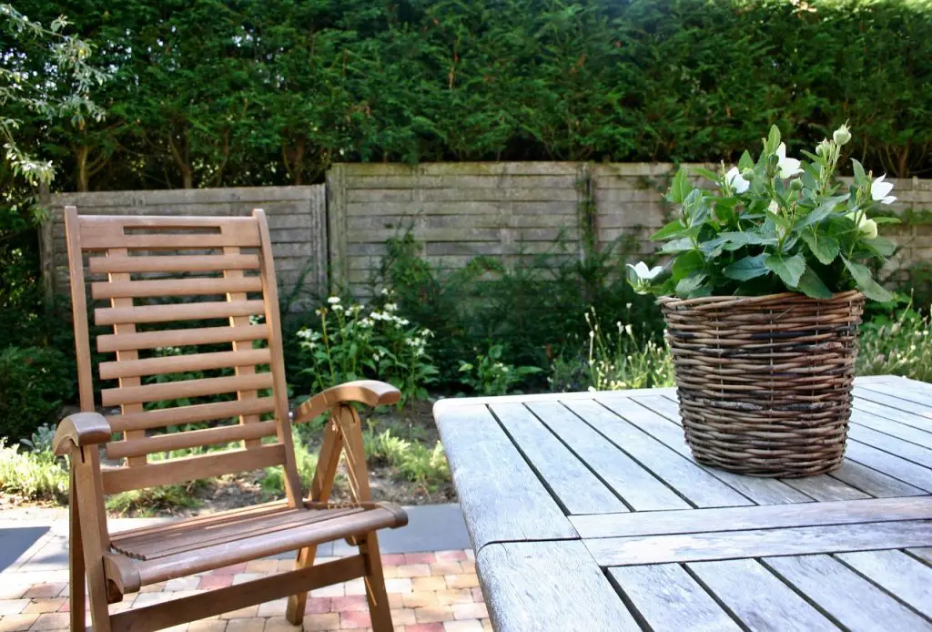 Gartentisch selber bauen (Anleitung) Holz vs. Beton