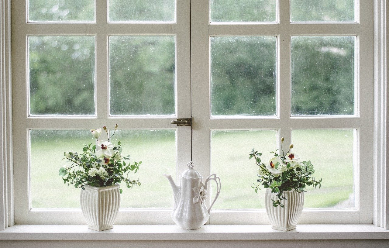 Fenster Sprossenfenster Vase Blumentöpfe